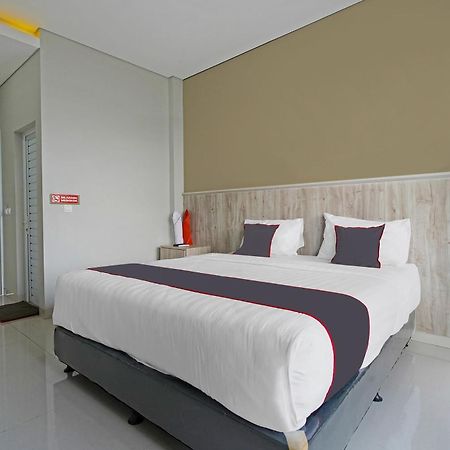 Capital O 1898 Louise Place Cianjur Exterior foto