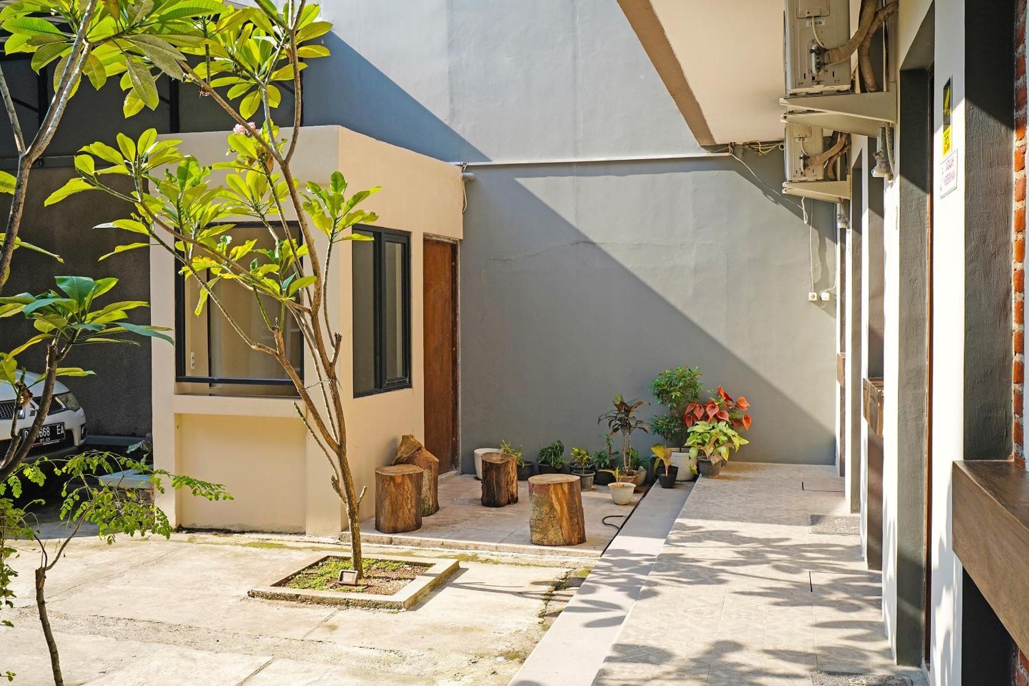 Capital O 1898 Louise Place Cianjur Exterior foto